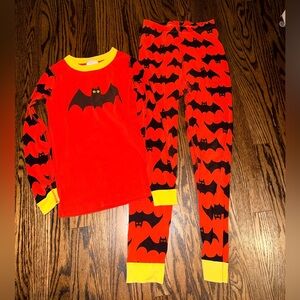 Hanna Andersson Red Bat Halloween Pajama Set with Yellow Trim 10